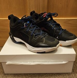 Air Jordan XXXVII Low Size 9 Mens/10.5 Womens comes with box